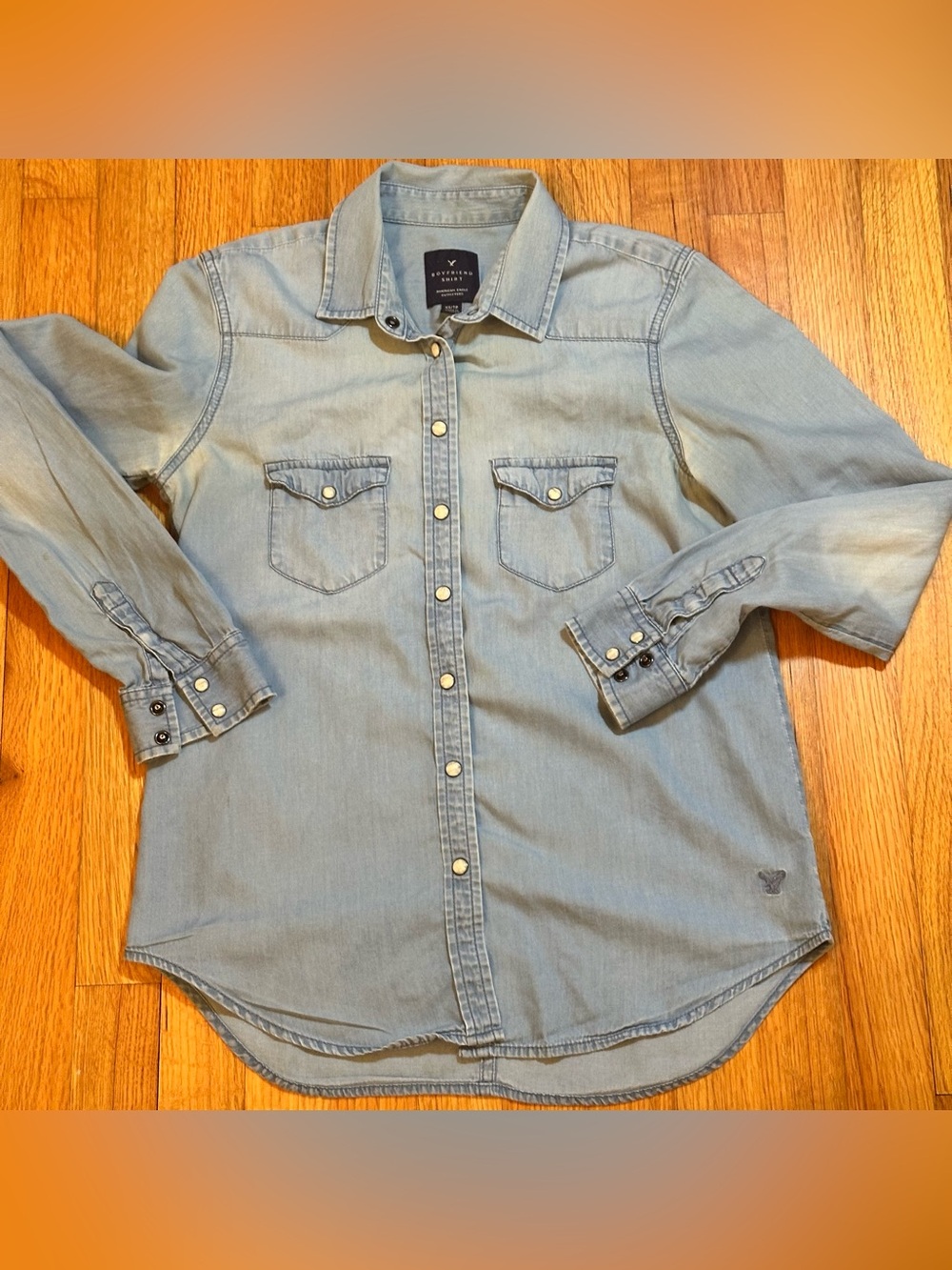 American Eagle Boyfriend Fit Pearl Snap Light Chambray Denim Shirt Sz XS (v) - Picture 2 of 13